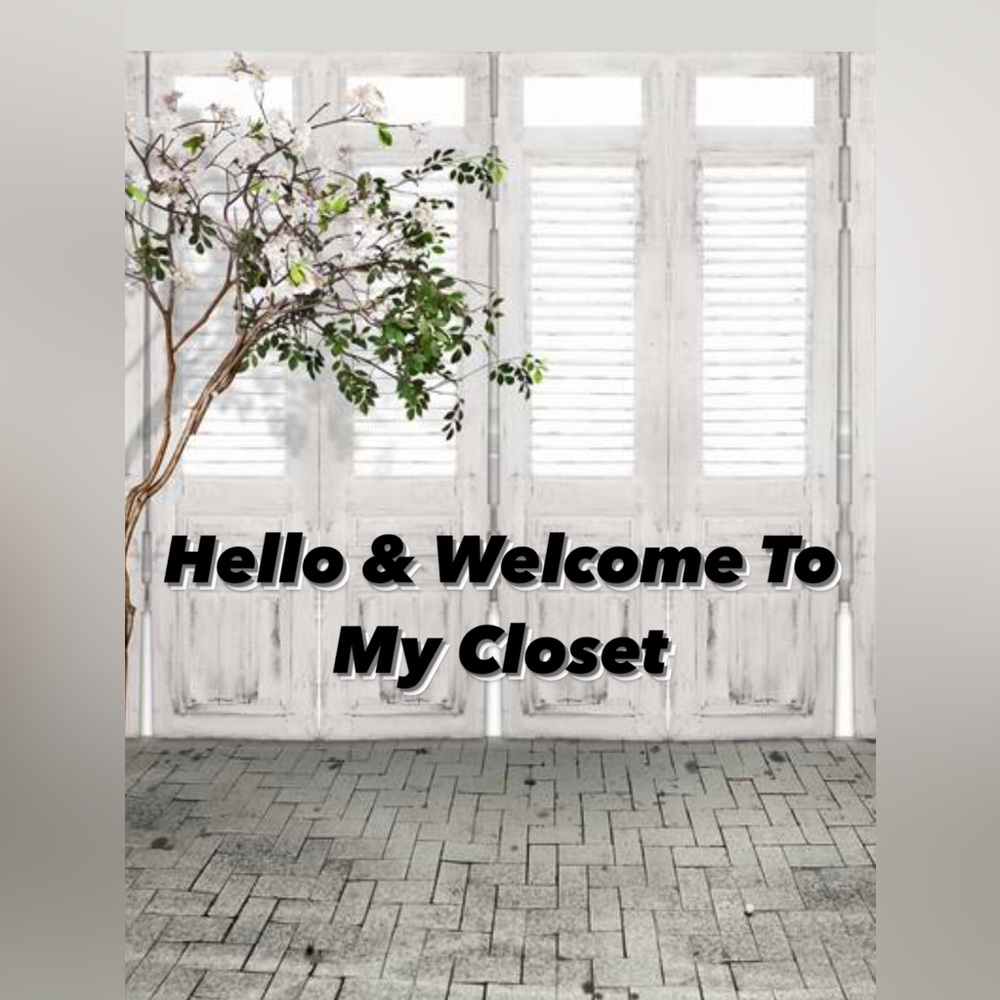 Welcome to my closet, I will be posting more & more each week so stay tuned 💕